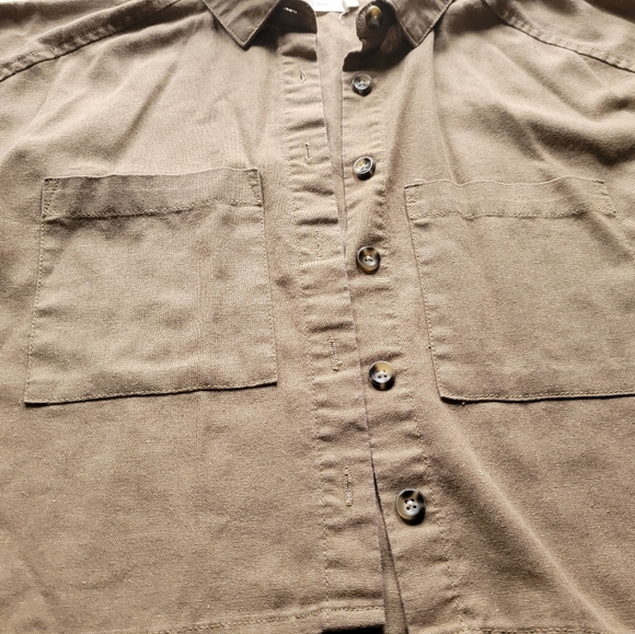 Cute Cropped Button Tank ✨️ - Picture 4 of 7